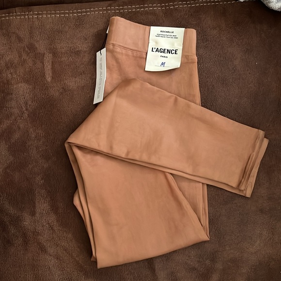 L'AGENCE
Rochelle Coated Pull On Jeans Size Medium. NWT - Picture 4 of 4